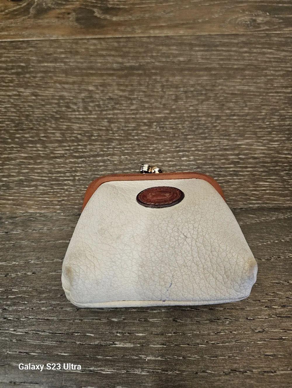 Dooney & Bourke Vintage White Pebbled Leather Coin Purse - Picture 5 of 10